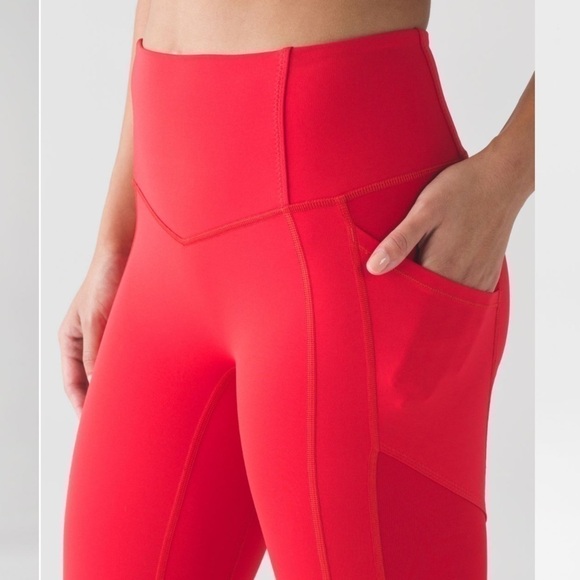 •Lululemon Athletica All The Right Places crop• - Picture 2 of 8